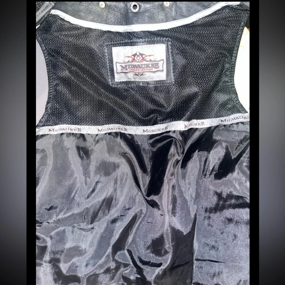 Vintage Milwaukee Black Leather Biker’s Vest with studded Eyelet Detailing - Picture 5 of 6